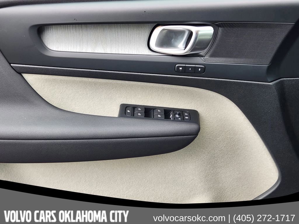 2026 Volvo XC40 Plus - Photo 23