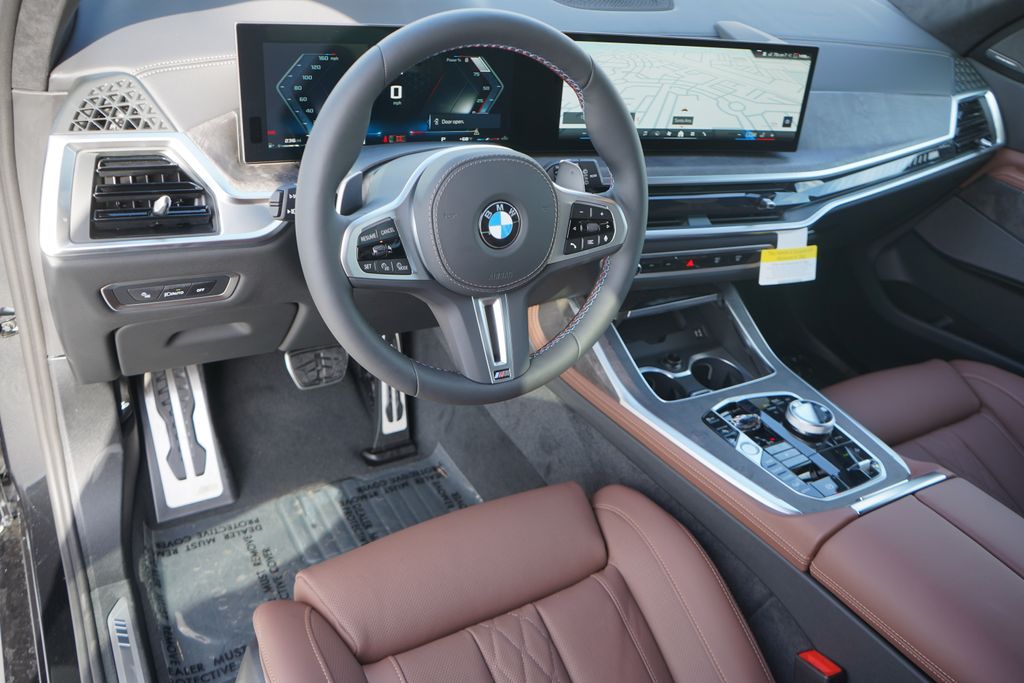 2025 BMW X7 M60i 12