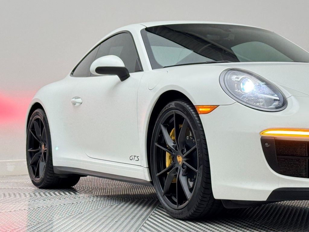 Thumbnail: 2019 Porsche 911 - 4