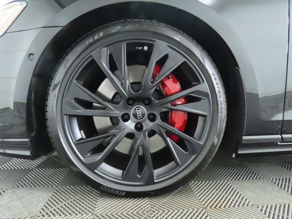 2025 Audi S8 4.0T 32