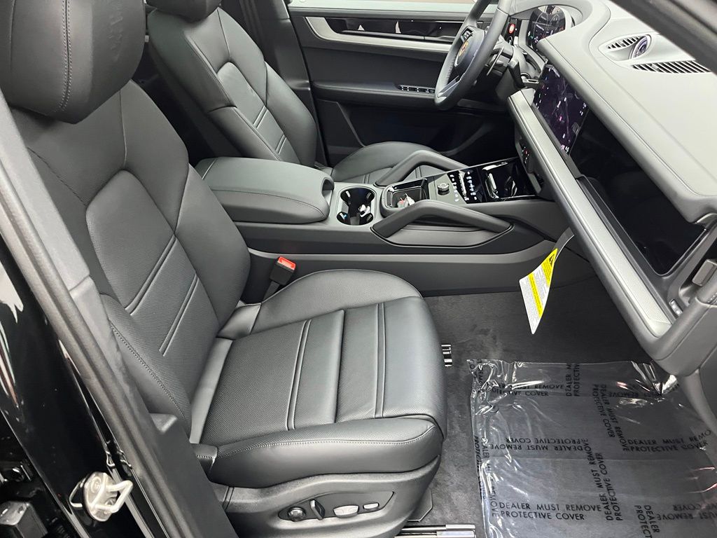 Thumbnail: 2026 Porsche Cayenne - 29