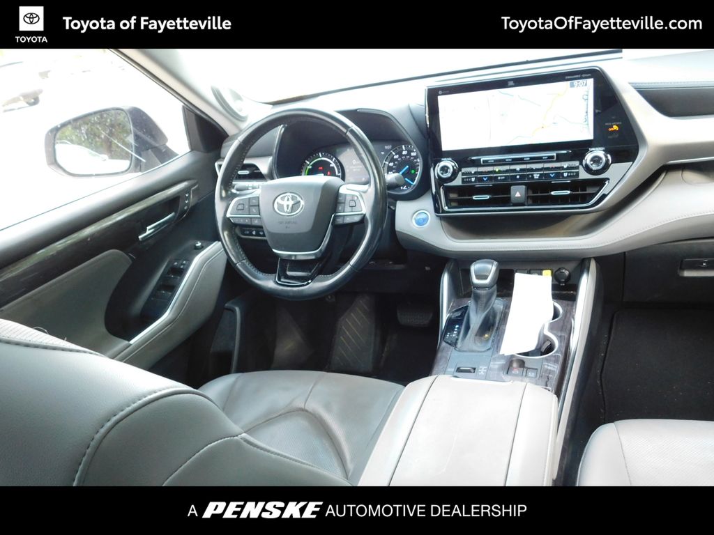 Thumbnail: 2021 Toyota Highlander - 8