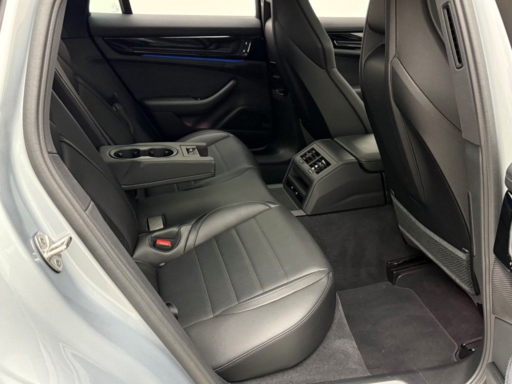 Thumbnail: 2025 Porsche Panamera - 31