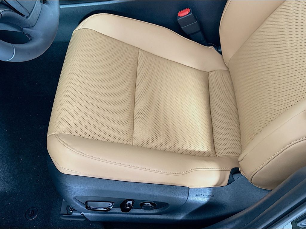 Thumbnail: 2025 Lexus UX - 21