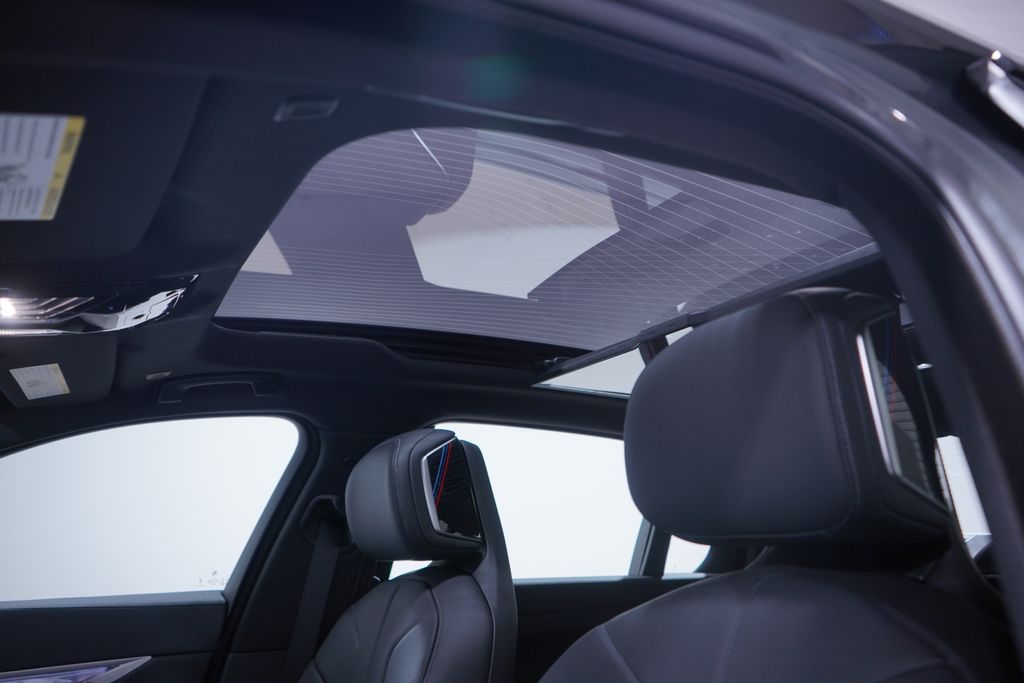 Thumbnail: 2026 BMW i7 - 8