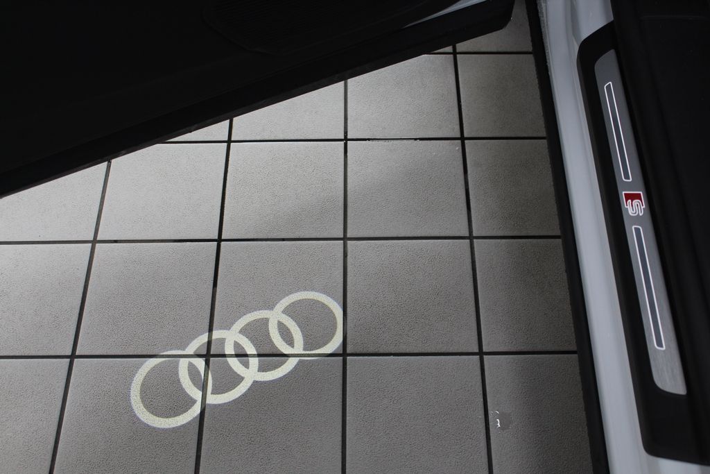 Thumbnail: 2026 Audi Q8 - 14