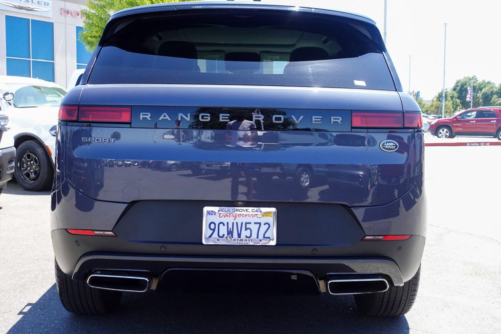 Used 2023 Blue Land Rover SE image 9