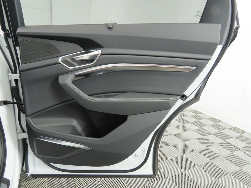 Thumbnail: 2024 Audi Q8 e-tron - 28