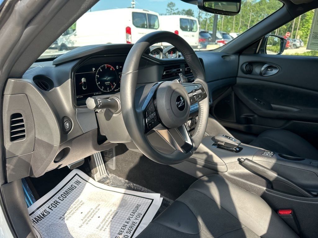 2024 Everest White Pearl Tricoat/Super Black Nissan Z Performance RWD Coupe