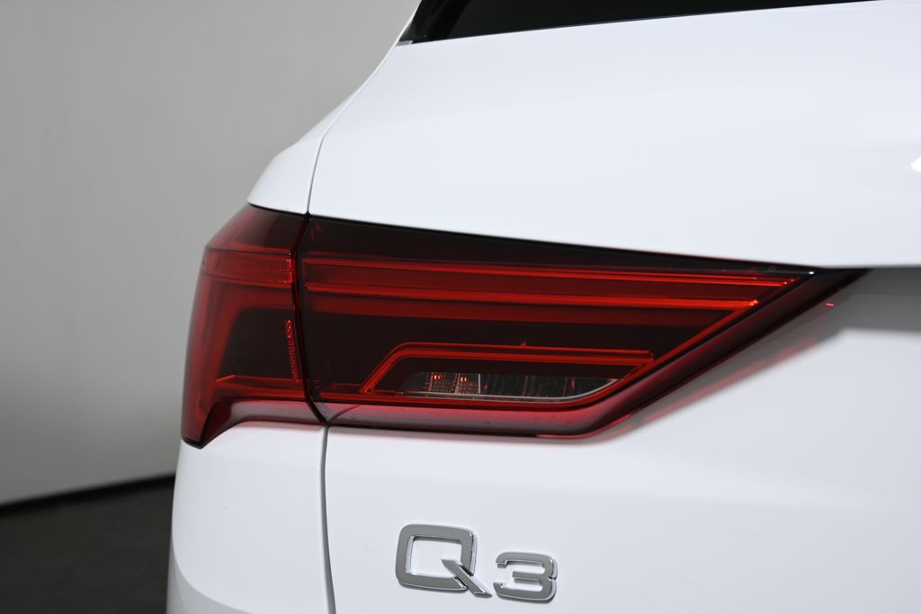 Thumbnail: 2025 Audi Q3 - 12