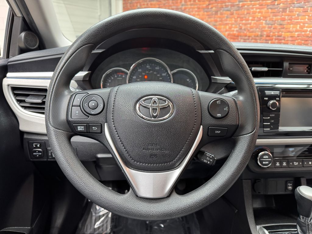 Used 2016 Silver Toyota LE image 11