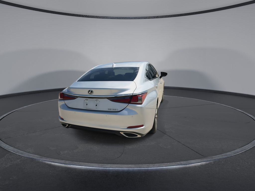 Thumbnail: 2020 Lexus ES - 8