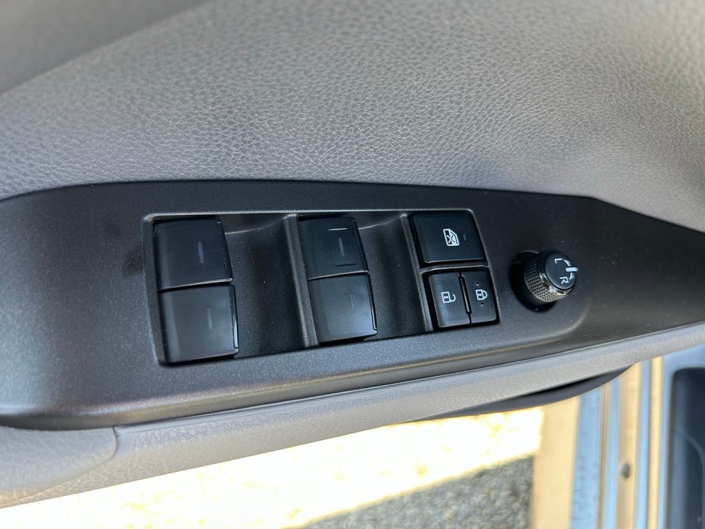 Thumbnail: 2023 Toyota Camry - 17