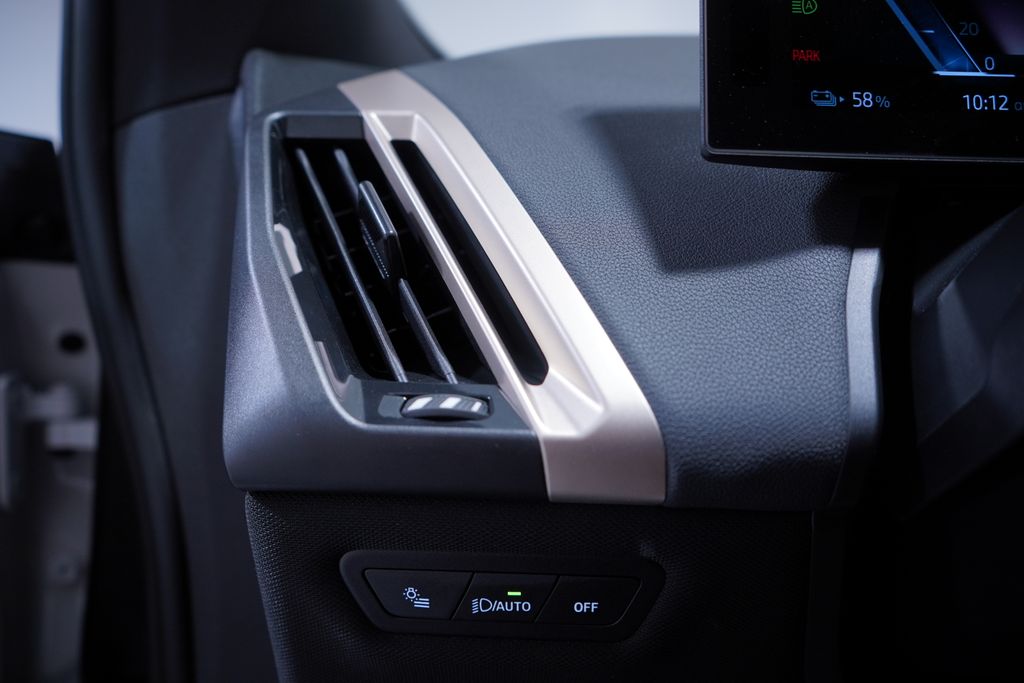 Thumbnail: 2026 BMW iX - 17