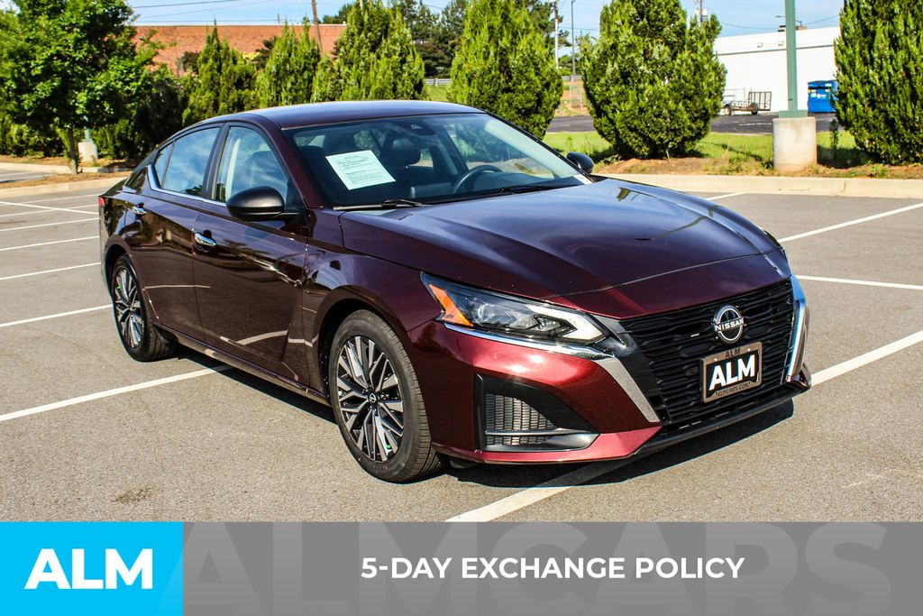 Used 2025 Red Nissan 2.5 SV image 4