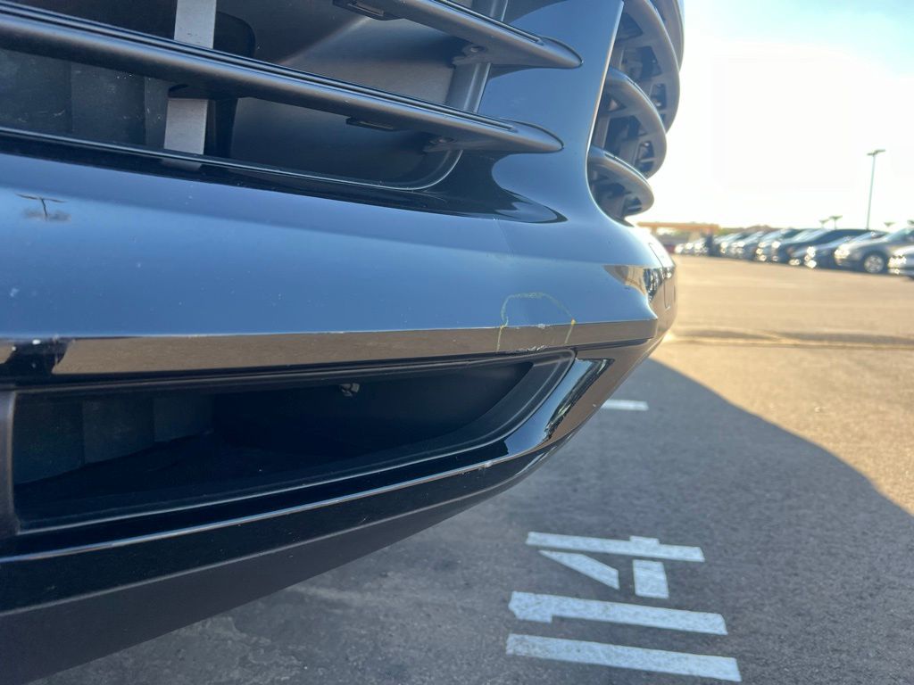 Used 2019  Porsche Base image 4