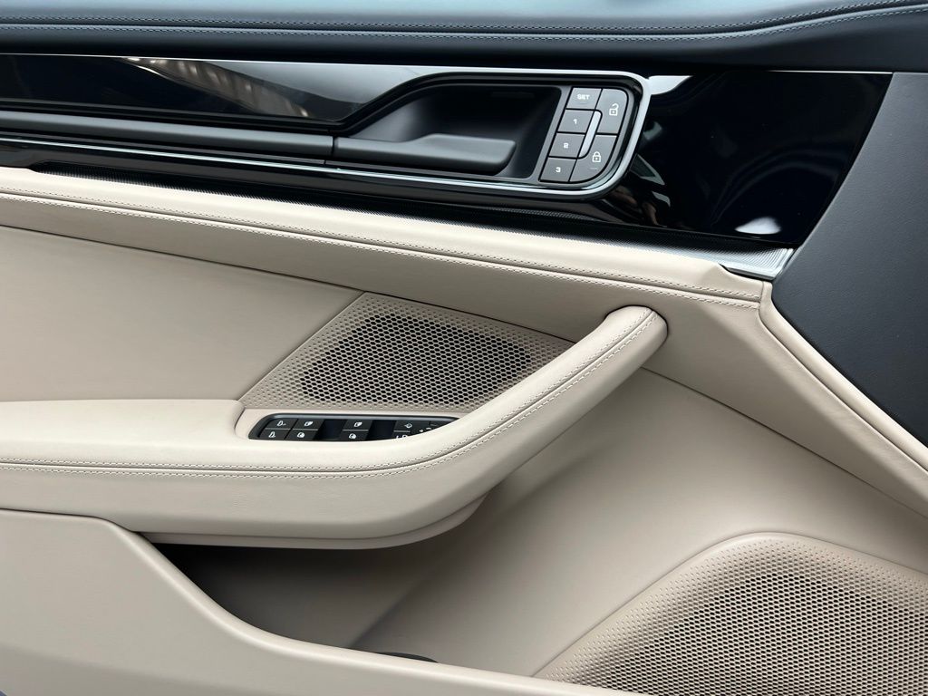 Thumbnail: 2025 Porsche Panamera - 19