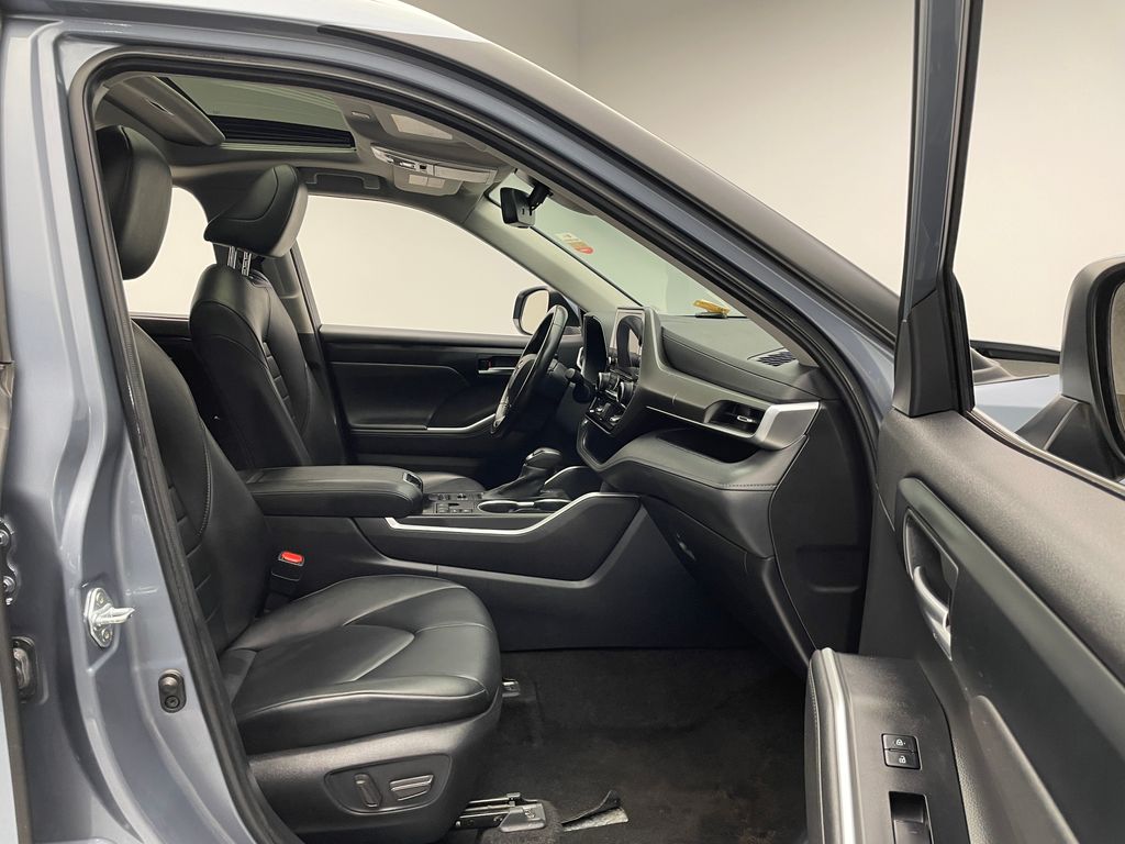 2023 Toyota Highlander XLE 17
