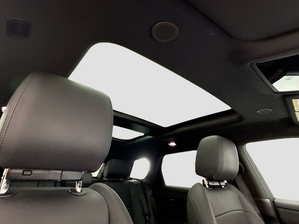 Thumbnail: 2025 Land Rover Range Rover Evoque - 17