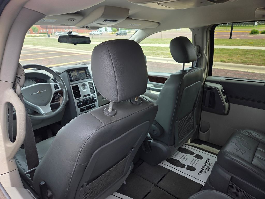 2010 Chrysler Town & Country Touring