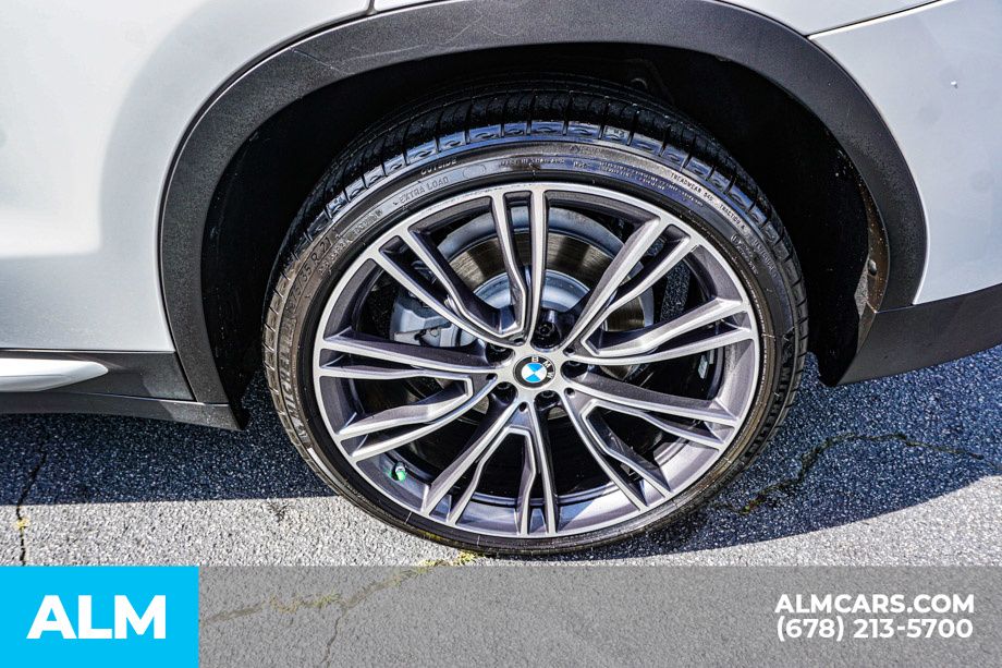 Used 2022 White BMW xDrive30i image 18