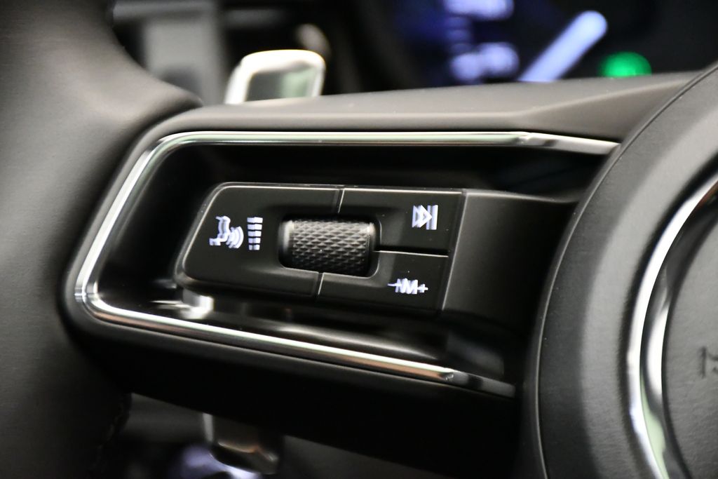 Thumbnail: 2026 Porsche Macan - 27