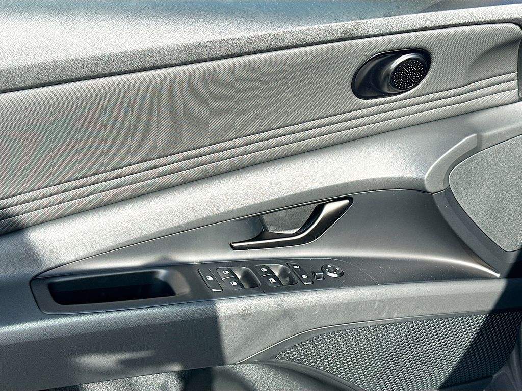 Thumbnail: 2025 Hyundai Elantra - 18