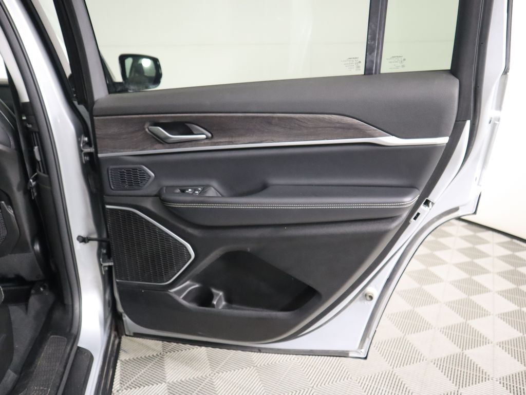 Thumbnail: 2024 Jeep Grand Cherokee L - 28