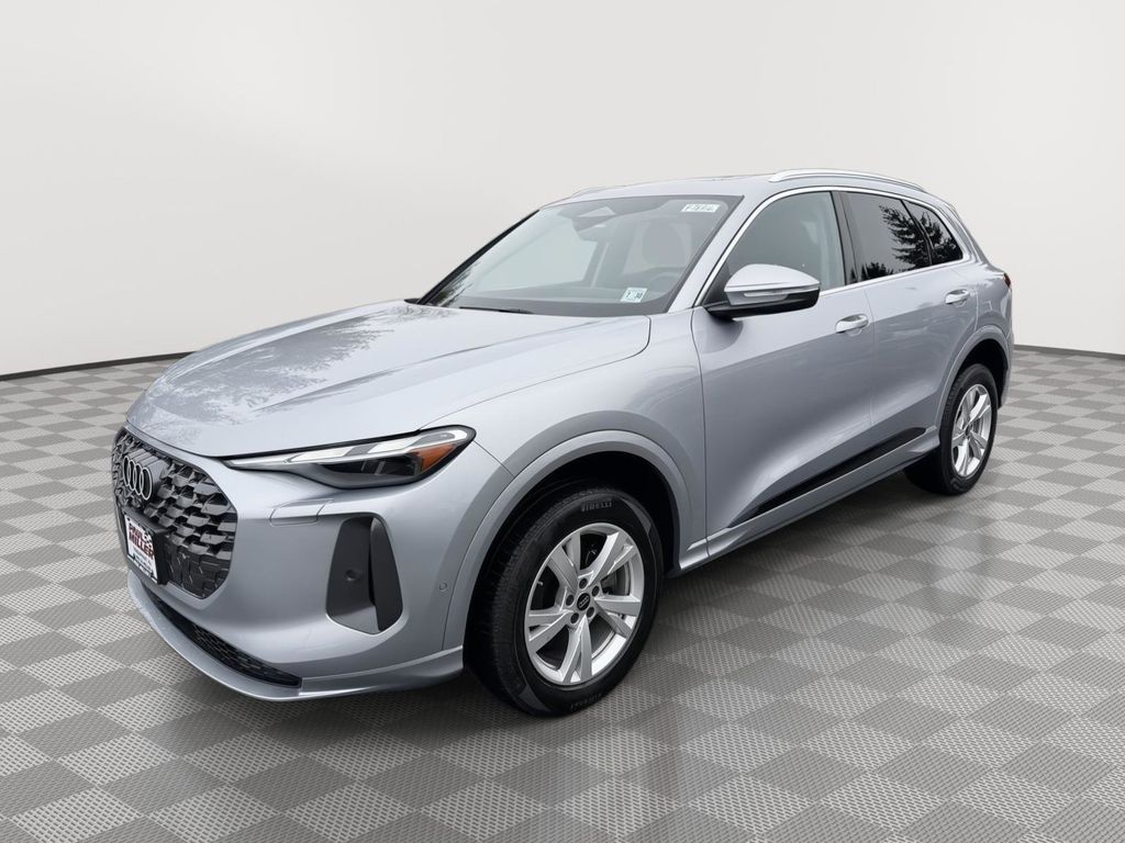 Florett Silver Metallic 2025 Audi Q5 quattro Premium 40 TFSI SUV / Crossover All-Wheel Drive 7-Speed Automatic