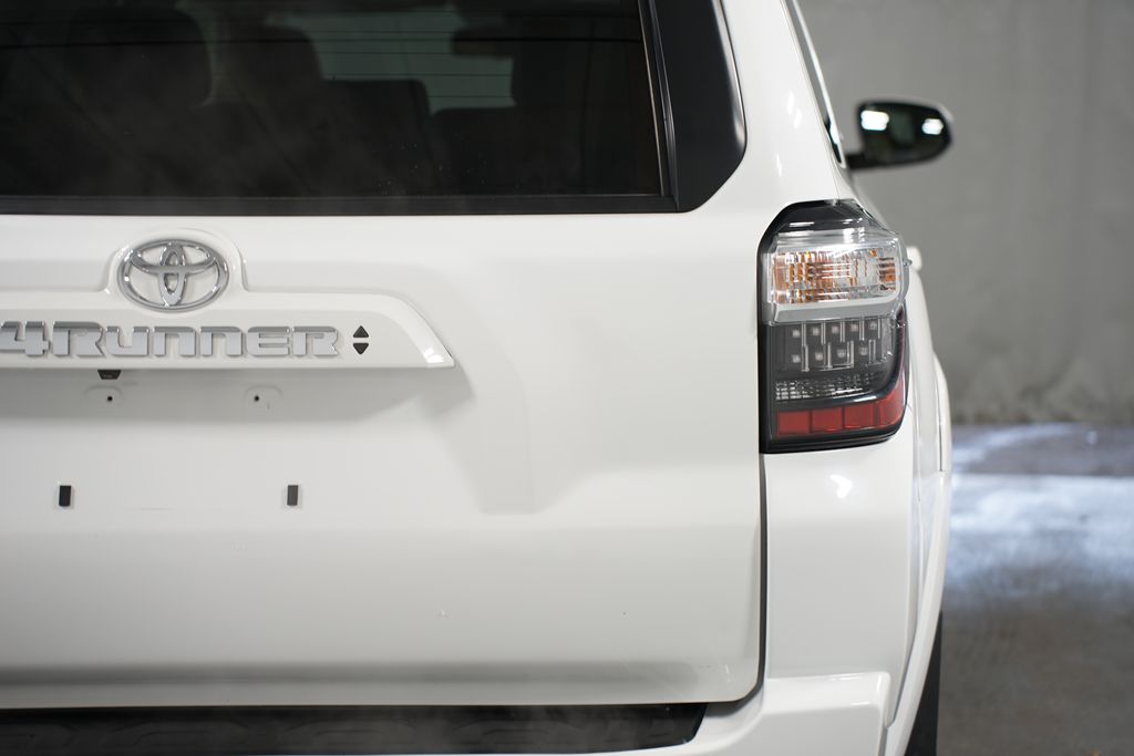 2022 Toyota 4Runner SR5 10