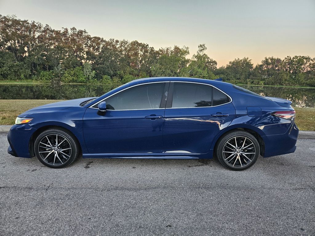 2023 Toyota Camry SE 2