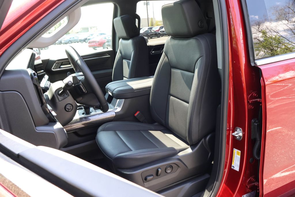 2025 Chevrolet Silverado 1500 LTZ 32