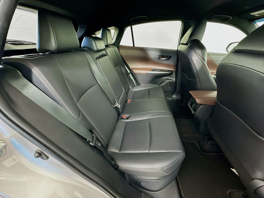 Thumbnail: 2023 Toyota Venza - 26