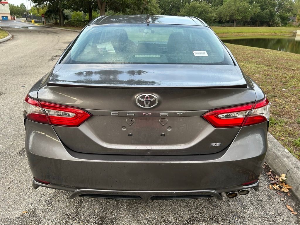 2019 Toyota Camry SE 4