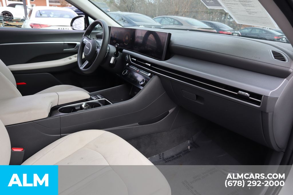 Used 2025 Silver Hyundai SEL image 23