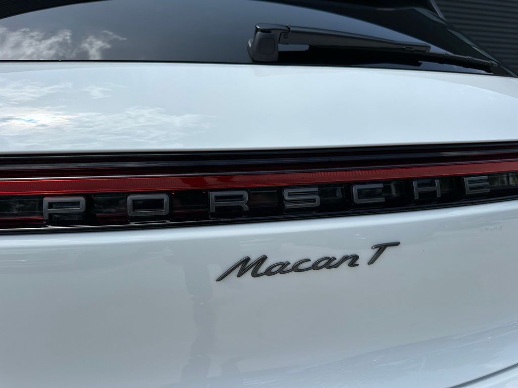 Thumbnail: 2025 Porsche Macan - 12
