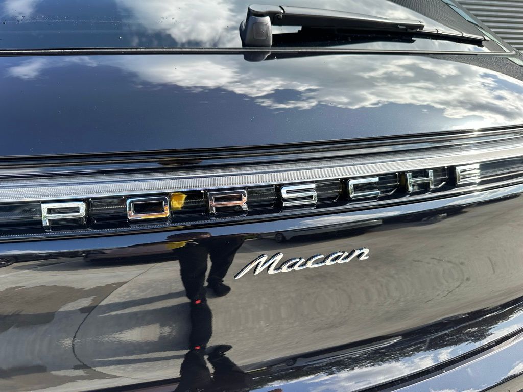 2025 Porsche Macan  11