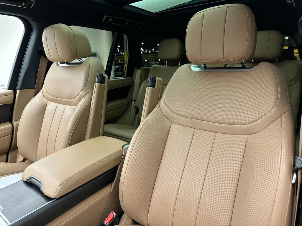 Thumbnail: 2023 Land Rover Range Rover - 22
