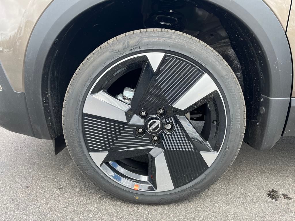 2025 Nissan Kicks SR photo
