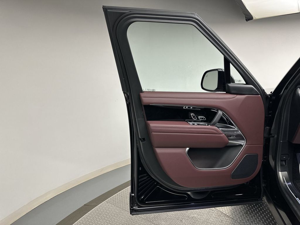 Thumbnail: 2024 Land Rover Range Rover - 14