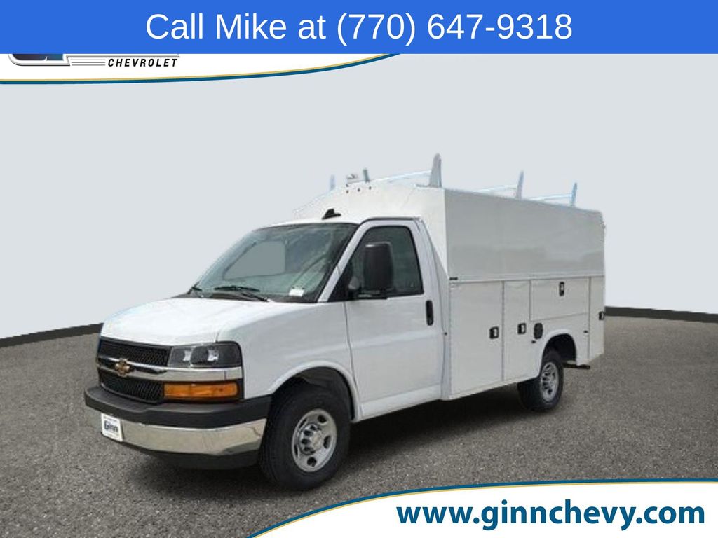 Summit White 2026 Chevrolet Express Chassis Van Rear-Wheel Drive 8-Speed Automatic