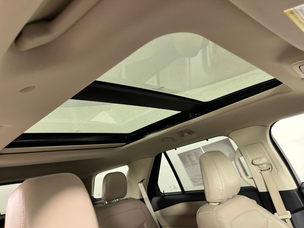 Thumbnail: 2021 Ford Explorer - 6