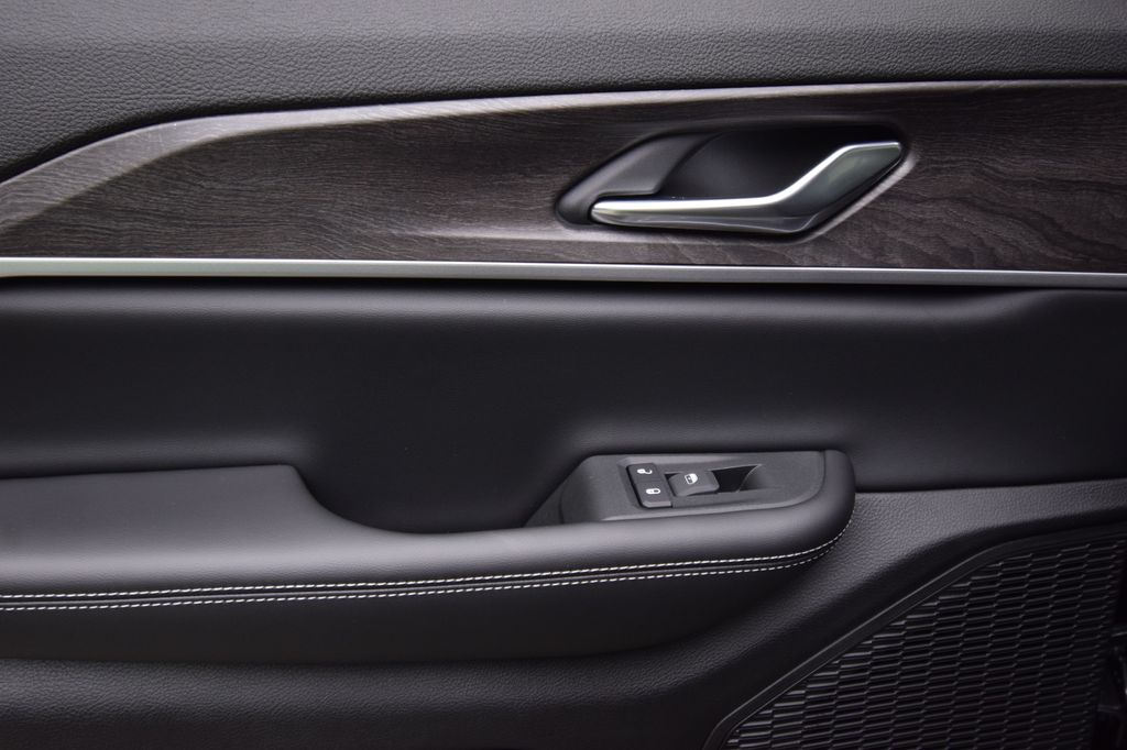 new 2025 Jeep Grand Cherokee car, priced at $44,555