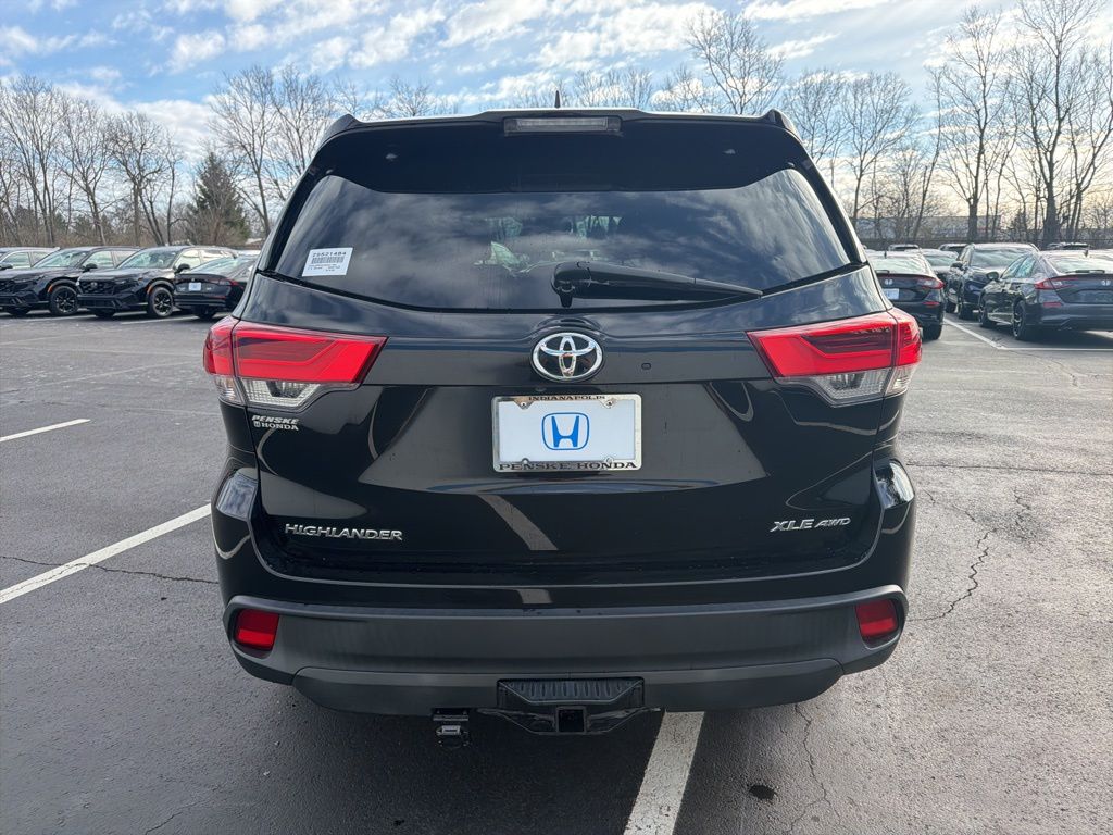 Thumbnail: 2017 Toyota Highlander - 4