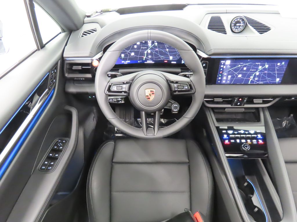 Thumbnail: 2025 Porsche Macan - 17