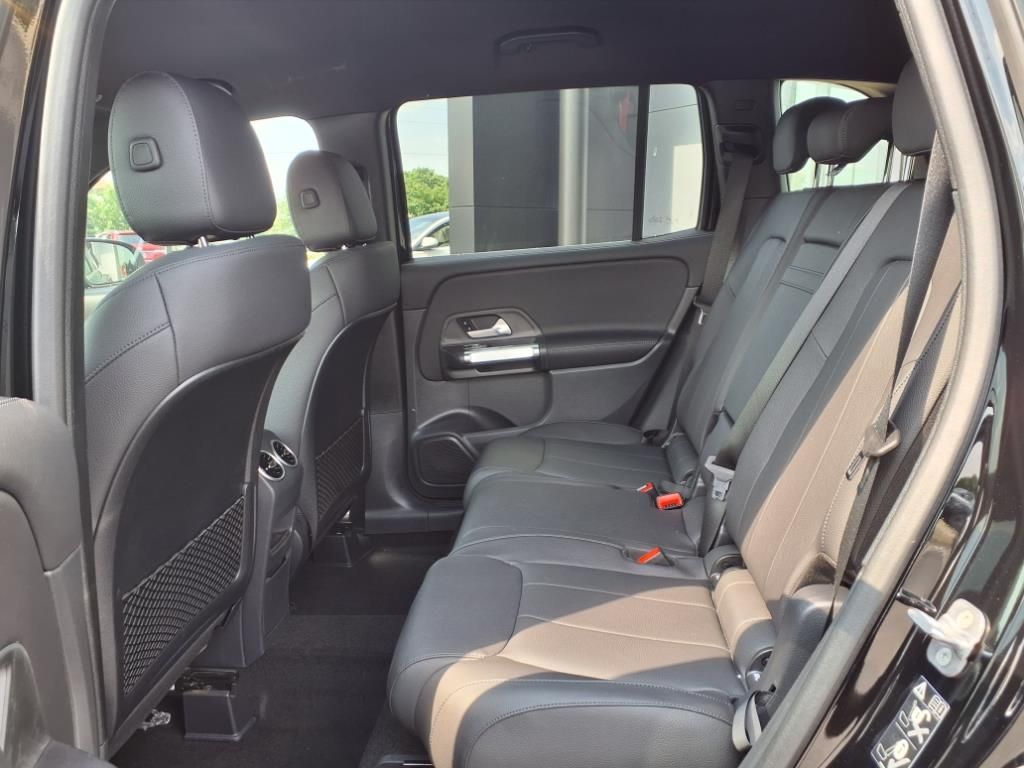 New 2025 Black Mercedes-Benz GLB 250 image 16