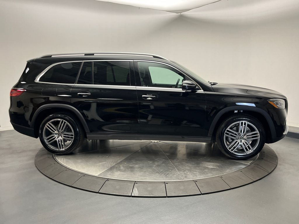 2025 Mercedes-Benz GLS 450 4MATIC 8