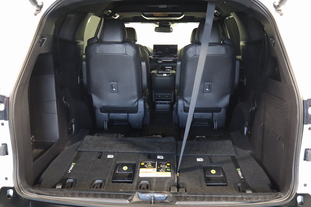 Thumbnail: 2026 Toyota Sienna - 12