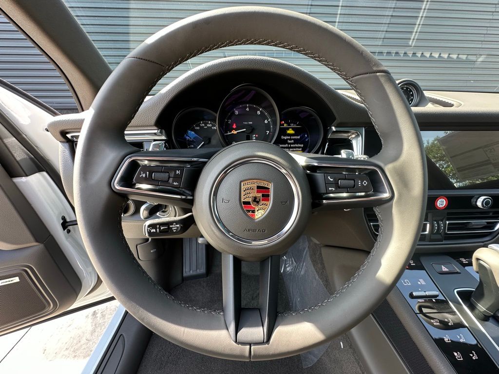 Thumbnail: 2025 Porsche Macan - 19