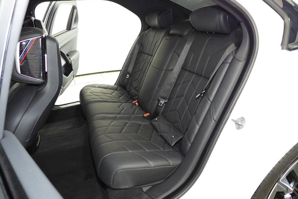 Thumbnail: 2025 BMW i7 - 21